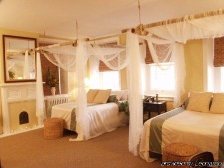 The National Hotel Frenchtown Номер фото